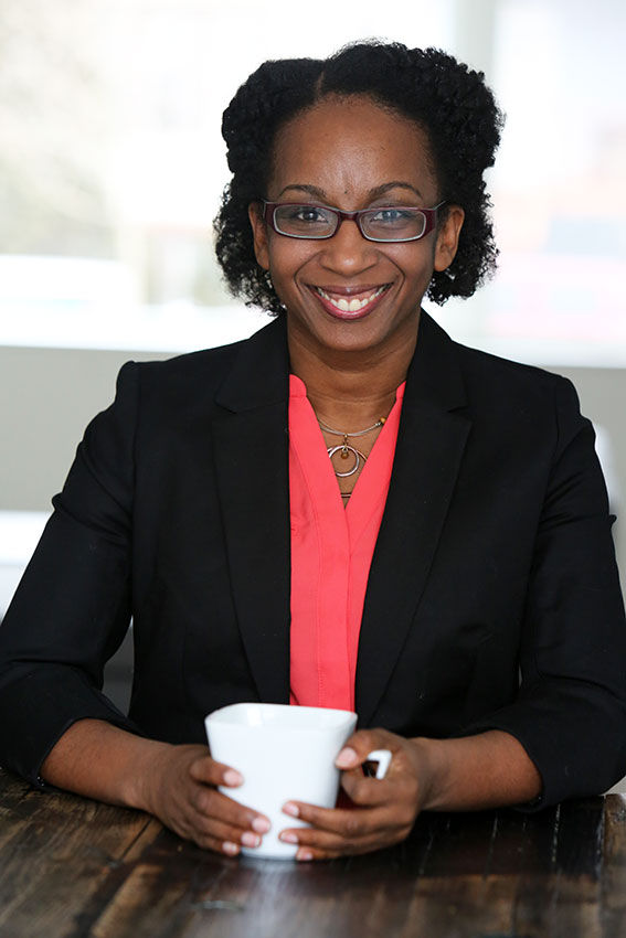 Carolon Donnally Headshot