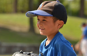 笑顔の野球少年