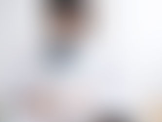 勉強している女子学生