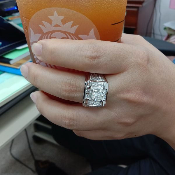 縮圖：台中流當鑽石拍賣 豪華 敢那閃 8心8劍 1.07克拉 G色 K金 男鑽戒 喜歡價可議 ZS233