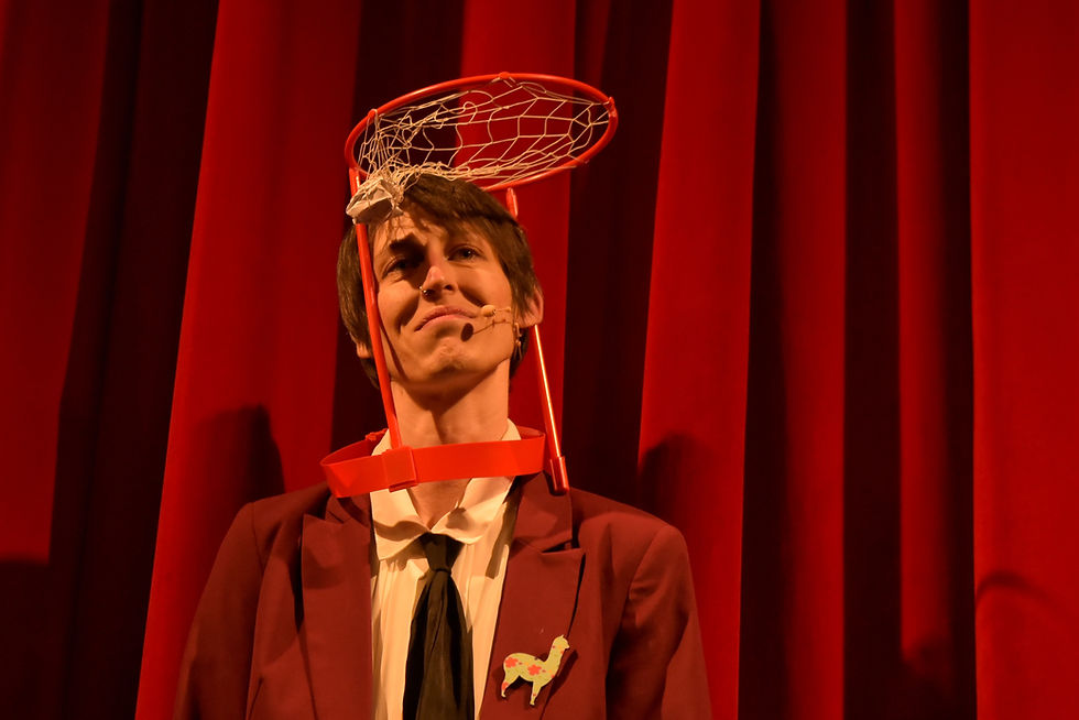 Moderation in Pfefferberg Theater, Berlin, before pandemie. Picture by the one and only Nics_Stage