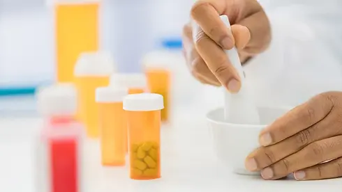 close-up_pharmacist_compounding_medications_1224404114 (1).webp