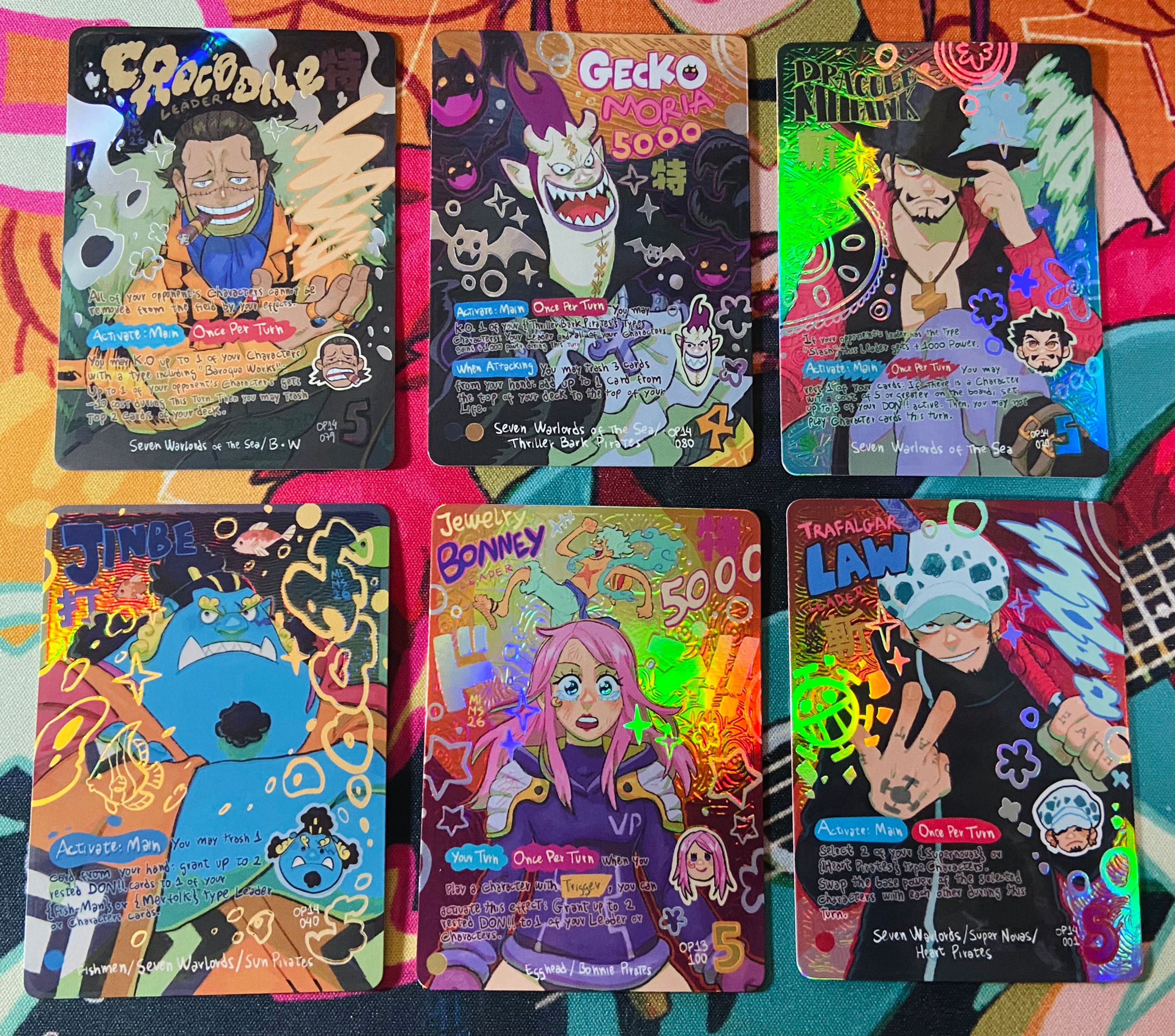 FOIL CARD TEXTURIZADO Grupo 5: Crocodile, Moria, Mihawk, Jimbe, Bonney e/ou Law