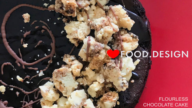 FLOURLESS CHOCOLATE CAKE