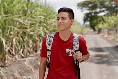 Adolescente en  cañaduzal
