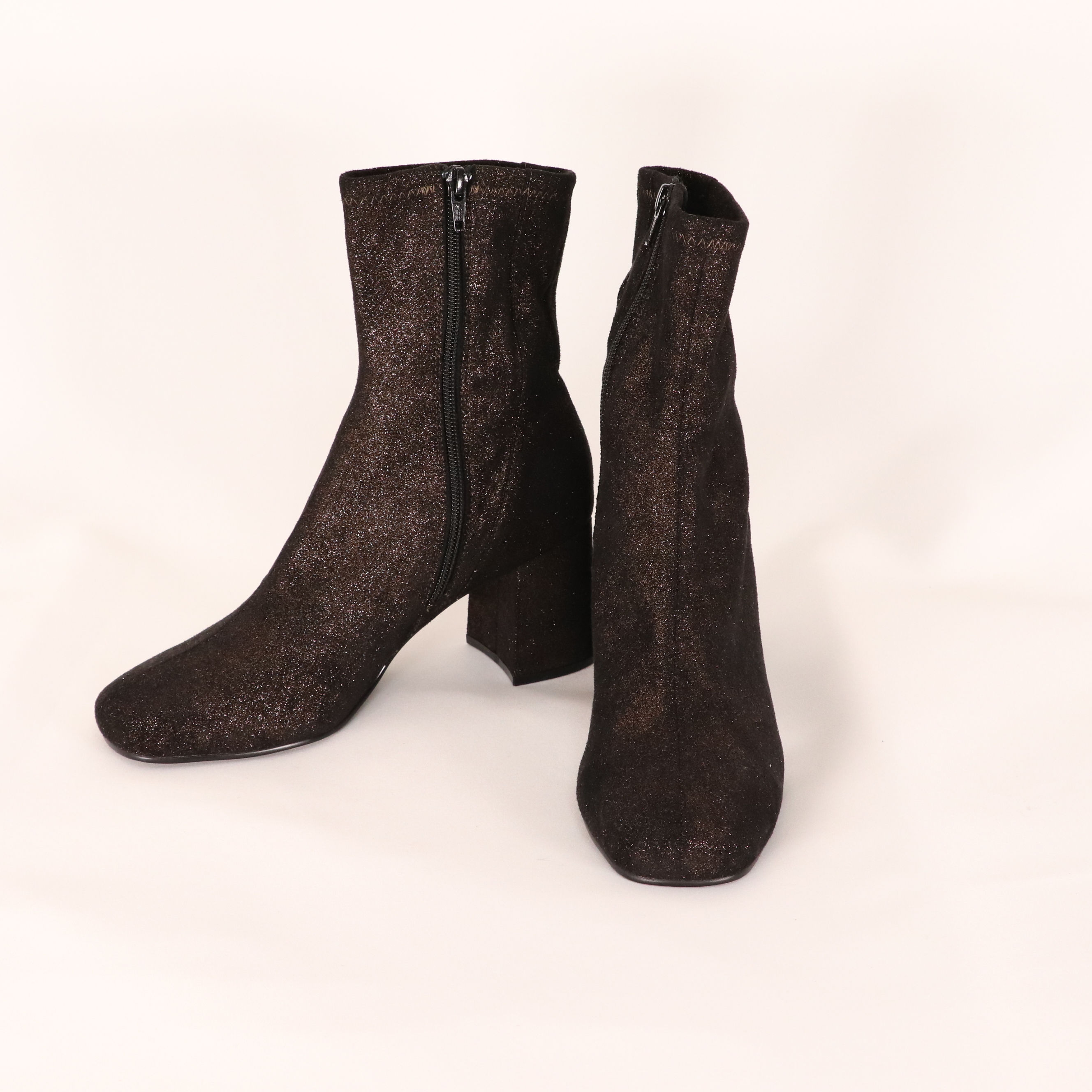 LILY BROWN / 25 / A000333