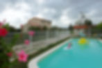 La piscine et le gîte