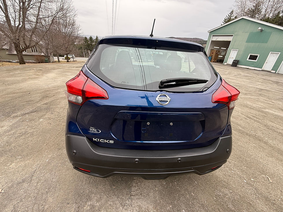 Thumbnail: 2020 Nissan Kicks FWD