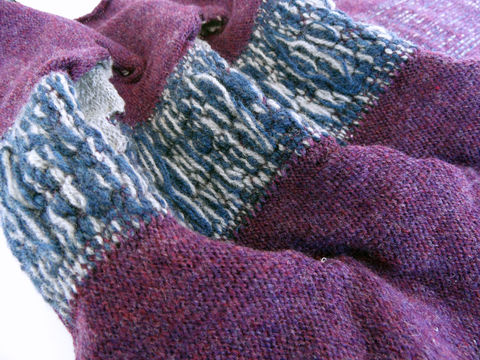 Inlay wire in knit