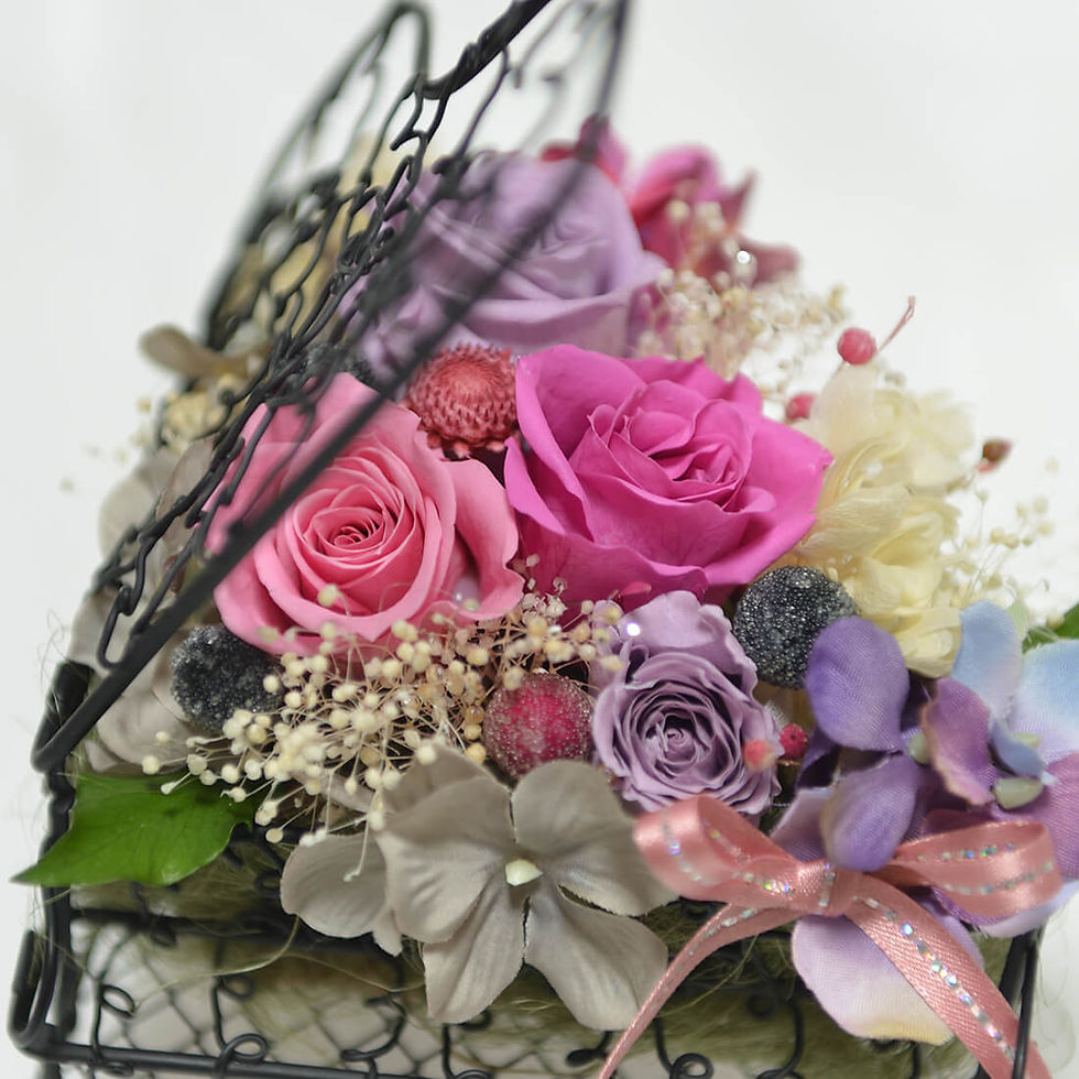 サムネイル： 楽器と音楽のフラワーアレンジ ピアノ ブラック ピンクの薔薇【プリザーブドフラワー】【オーダー品】