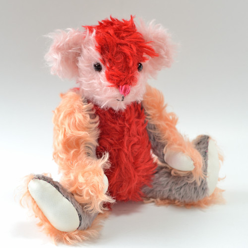 鮮やかな赤と綺麗なピンク いろいろなモヘアで作られた本格クラシック