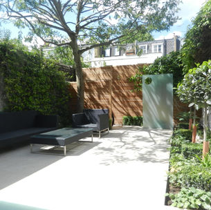 contemporary garden with seating and glass feature 