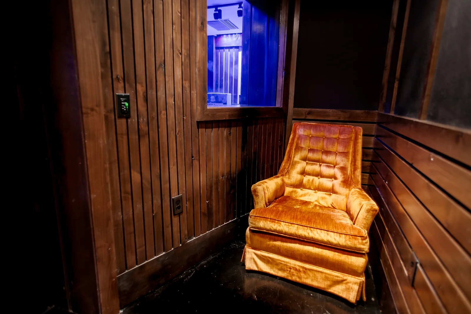 Studio B_Vocal Booth_0-2