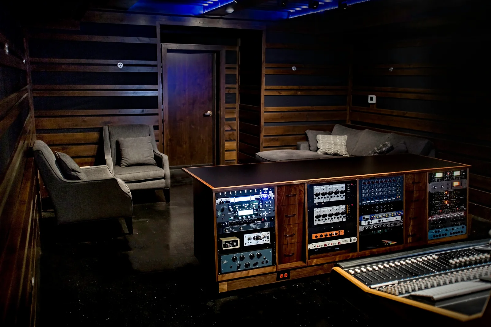 Studio B Control Room Back_02