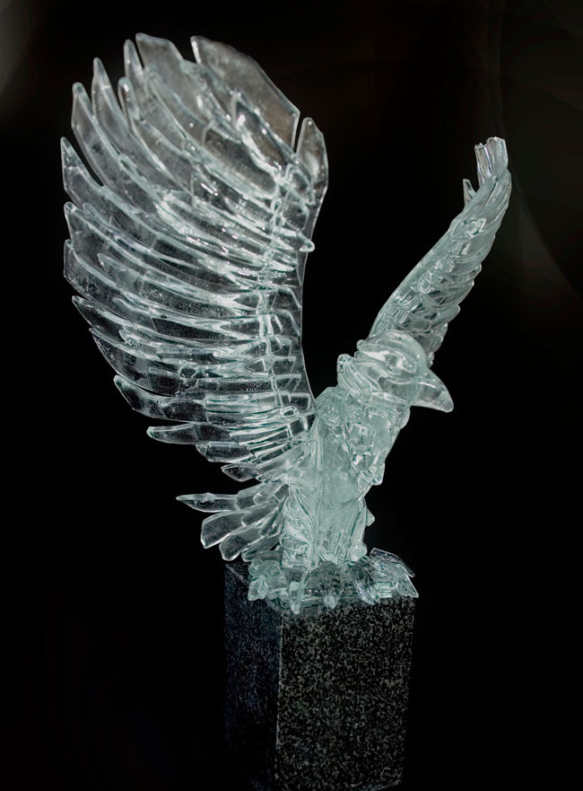Statuetki szklane okolicznościowe.