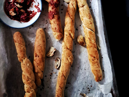 Garlicky Breadsticks (or garlic knots)!