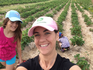 The memory capture – quick shot and on to picking. No selfie stick and short arms make a stiff neck 😉