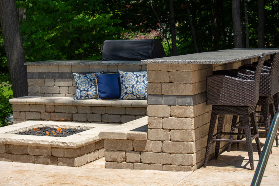 Built-in patio seating wall with bar counter and square fire pit.