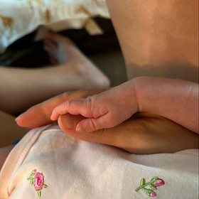 hand_on_babys_hip.jpg
