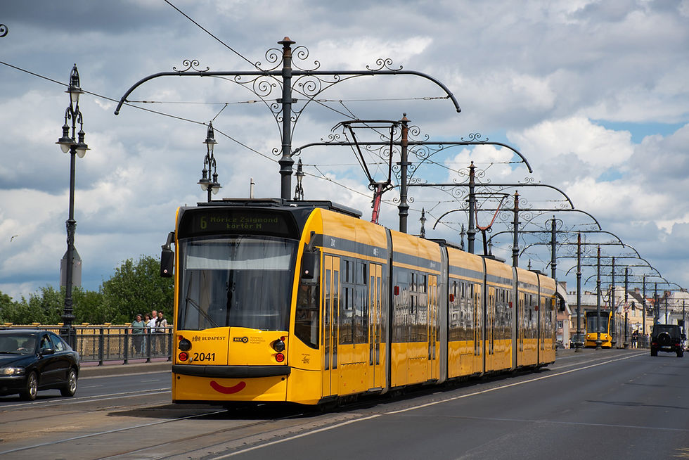 A negyvenegyedik Combino. A 2026-os és 2014-es balesetéből összeállított ideiglenes szerelvény napjai meg vannak számolva, elkészülnek a megsérült részek és újra összeállítják a két másik villamost.