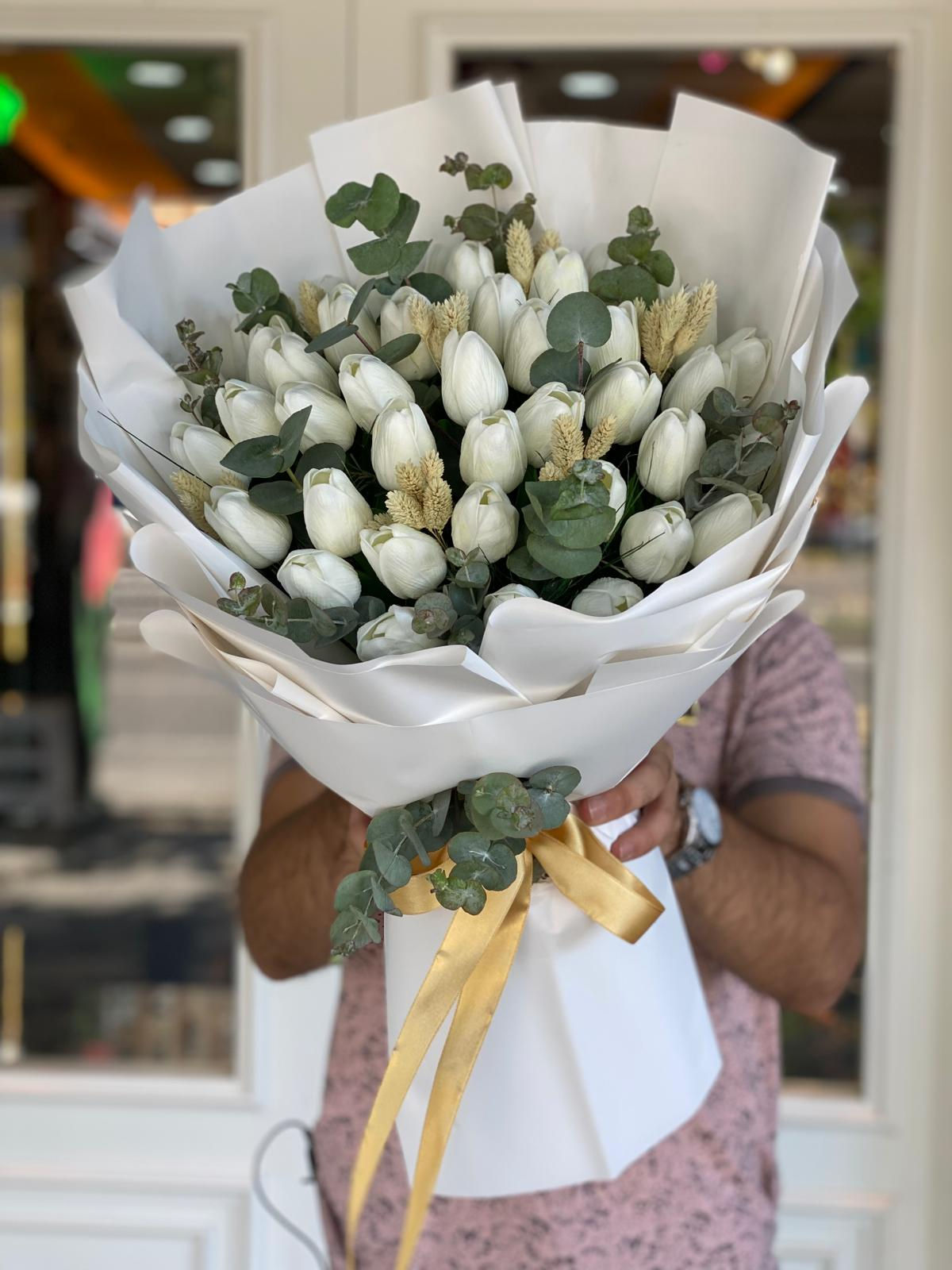 41’Lİ BEYAZ. LALE BUKETİ YAPAY