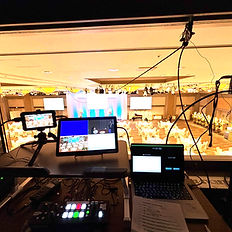 こんにちは、ピクチャーズカンパニーです。 秋はイベント&ブライダルシーズン!! 毎年恒例のイベントから、新規のお問い合わせまでありがとうございます。 ご依頼の一部を紹介していきます。 まずは配信。医療セミナーの配信のお手伝いをさせていただきました。 また、タレントさんのランチ・ディナーショーのライブ出しや、 お子さま参加イベントの稲刈りのスチール撮影、 稲刈り後の鮎のつかみ取りやバーベキューも楽しそうです。 企業さまの周年記念式典の映像制作や当日のライブ出し、 企業さまのお客様感謝デーの演出のお手伝い、 キャンプイベントのお手伝い、 ECサイトの紹介映像撮影 などなど、ブライダルもシーズンでたくさんお手伝いをさせていただきました。 3連休の多い秋、ピクチャーズカンパニーもさまざまなイベントのお手伝いをさせていただき感謝です。 先日、広報用の映像制作をさせていただきました、 「 熊本城灯りのイベント 夜火夜火(YOKAYOKA)~流るる燈~」を見てきました!! 年々、回を増すごとにグレードアップしている、熊本城のライトアップイベント。 幻想的な光やスモークの演出でした。 熊本城本丸の最上階にも登り、夜の熊本を一望してまいりました。 動画、写真、web制作に関わるご相談は、 お問い合わせだけでもOKです! お気軽にご連絡ください。 お問い合わせはこちら お見積もりはこちら