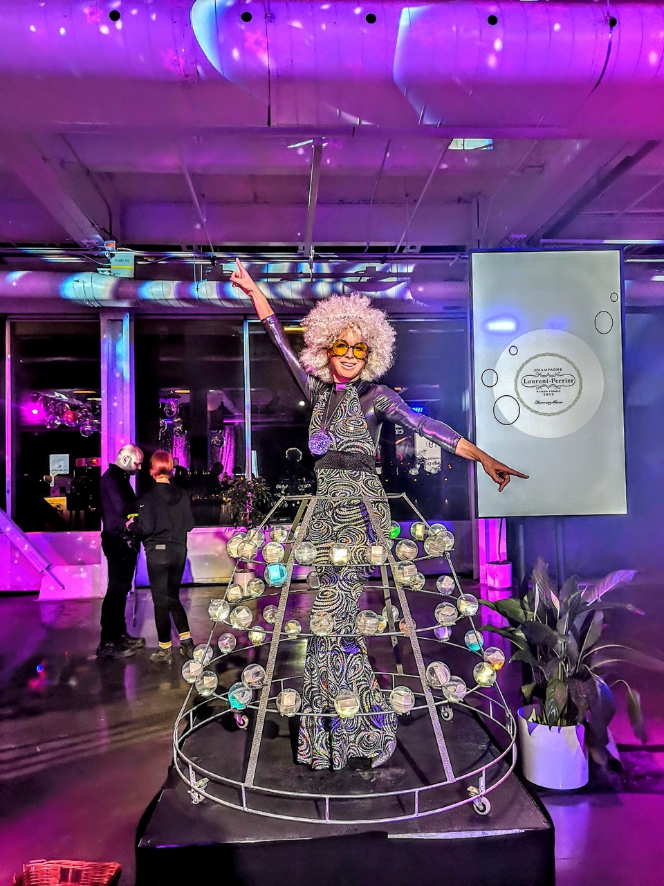 Animation robe champagne soirée d’entreprise Laval élégante et haut de gamme thème disco