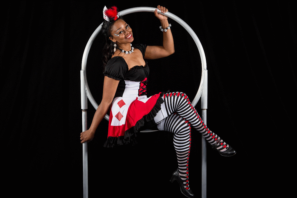 Amuseur public, acrobate, cerceau, cirque, casino, soirée thématique, corpo
