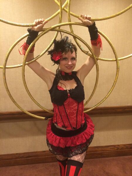 JamyeLaLunaCirqueRougeHulaHoop