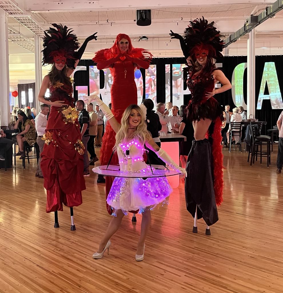 Artiste de cirque échassier, service hôtesse thématique e lors d’un événement corporatif à Montréal