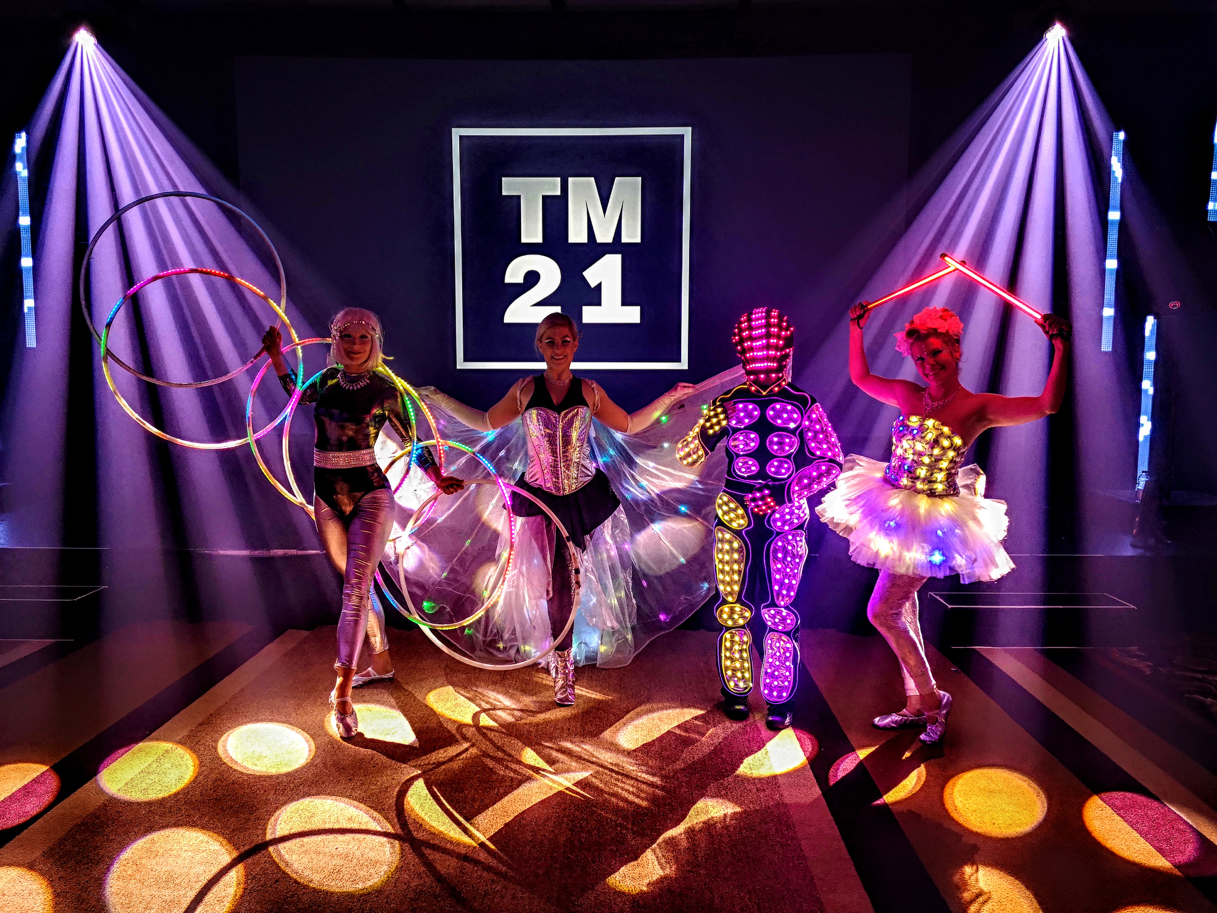 Robot lumineux, danseur