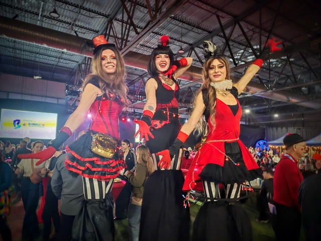 Représentation artiste Montréal cirque et echassier en événement