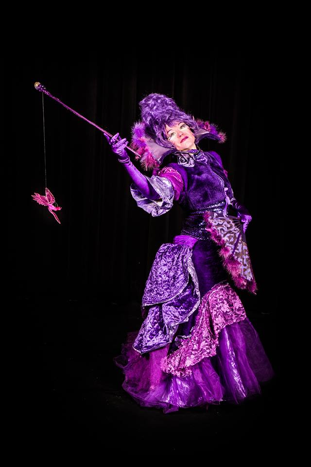 Pourpouline, parée de violet et rose vifs
