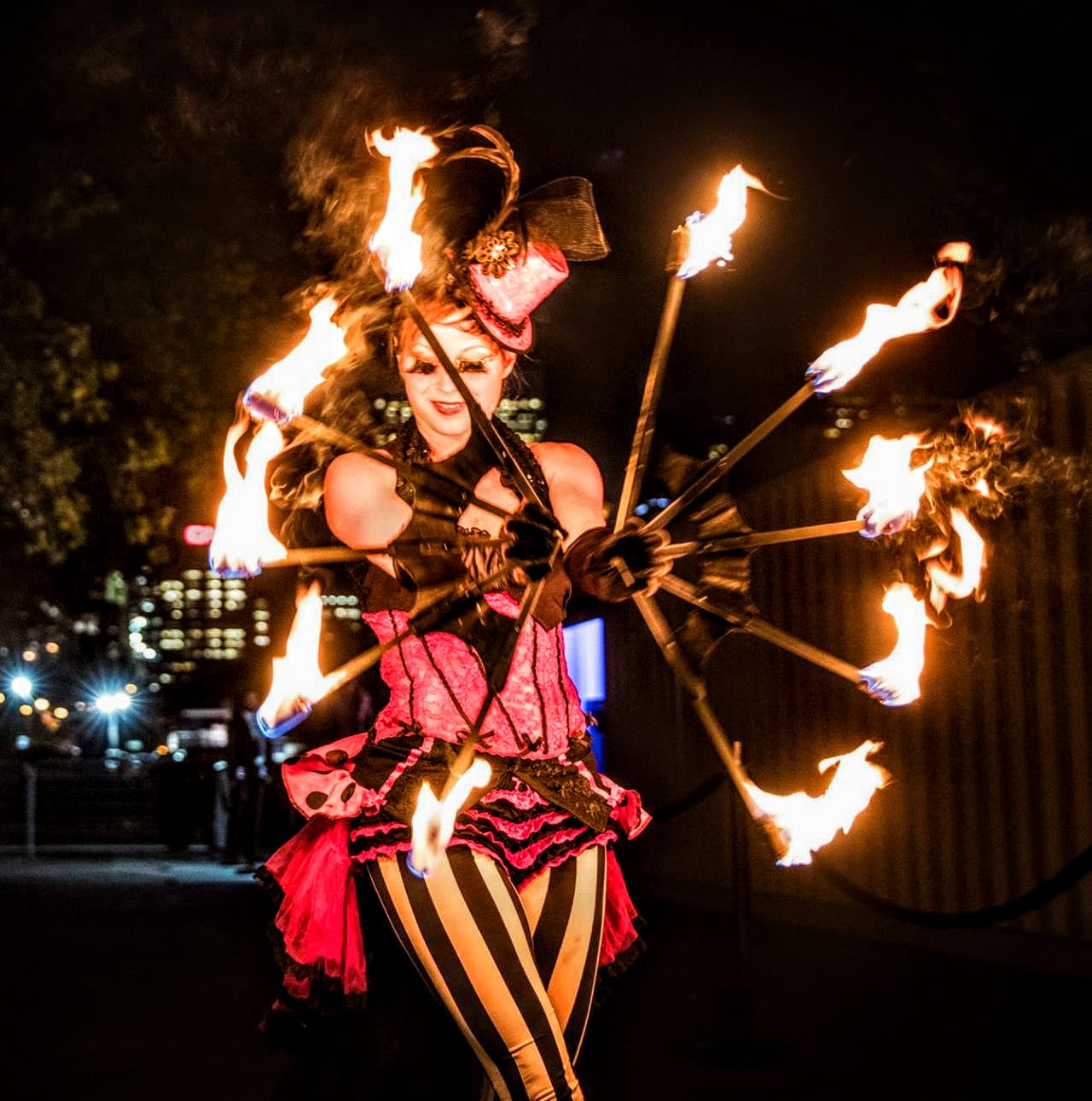 Spectacle feu et lumineux LED pour événements corporatifs, festivals et fêtes privées