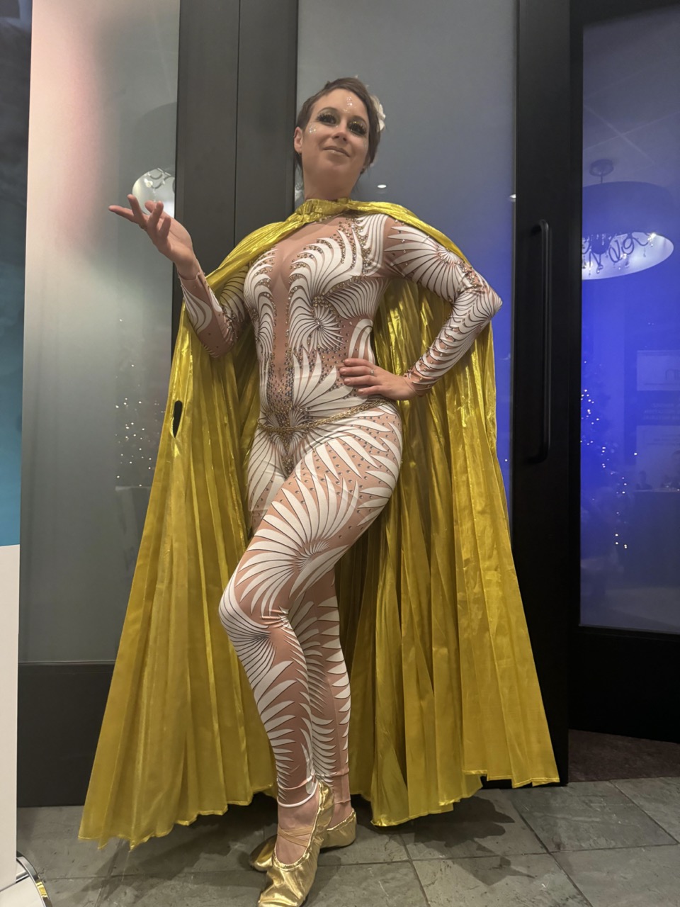 Spectacle lumineux LED inspiré de la mythologie grecque pour événements corporatifs à Montréal et partout au Québec.