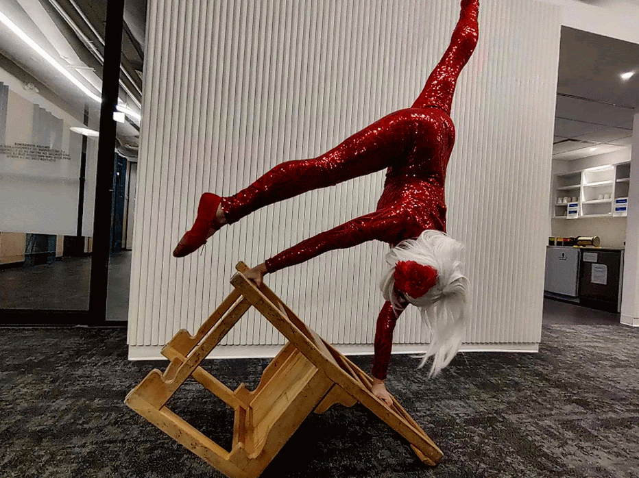 Accrobate, noel, party de bureau, artiste de cirque, entertainment,événement, Montréal