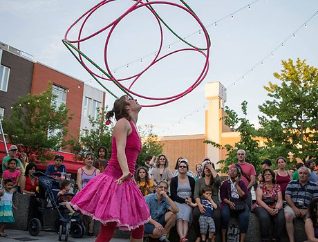 ShowFamilialJamyeLaLunaEteHulaHoopsCubeRose.jpg