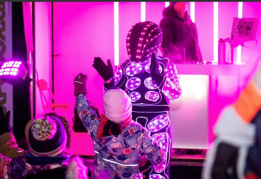 Robot en animation LED interactive pour festivals Québec avec public
