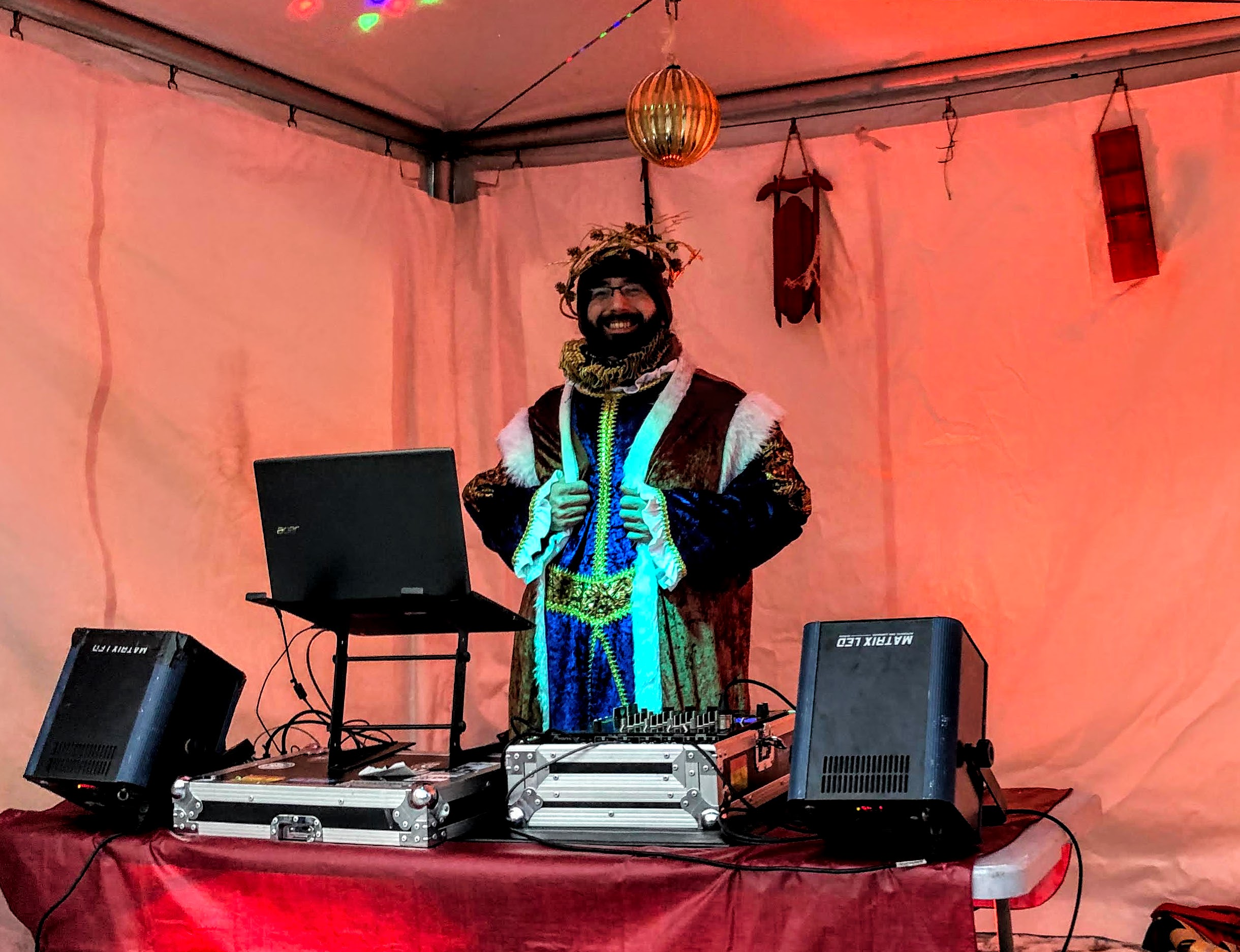 DJs et animateur de foule