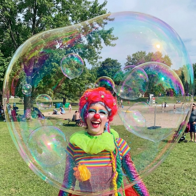 Animation bulles géantes interactive pour enfants à Montréal