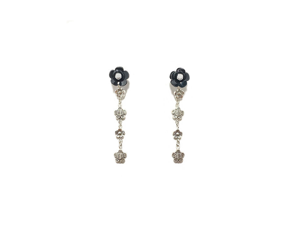 Thumbnail: Metallic flofa earring