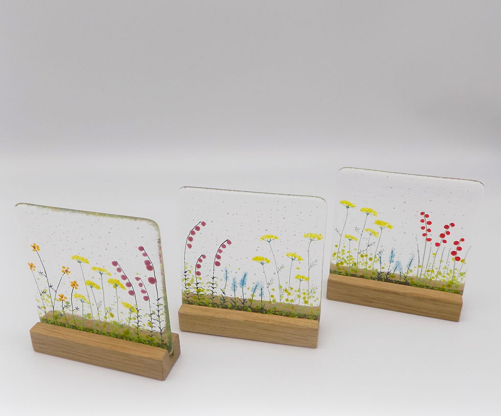 Thumbnail: Small Cottage garden with oak stand