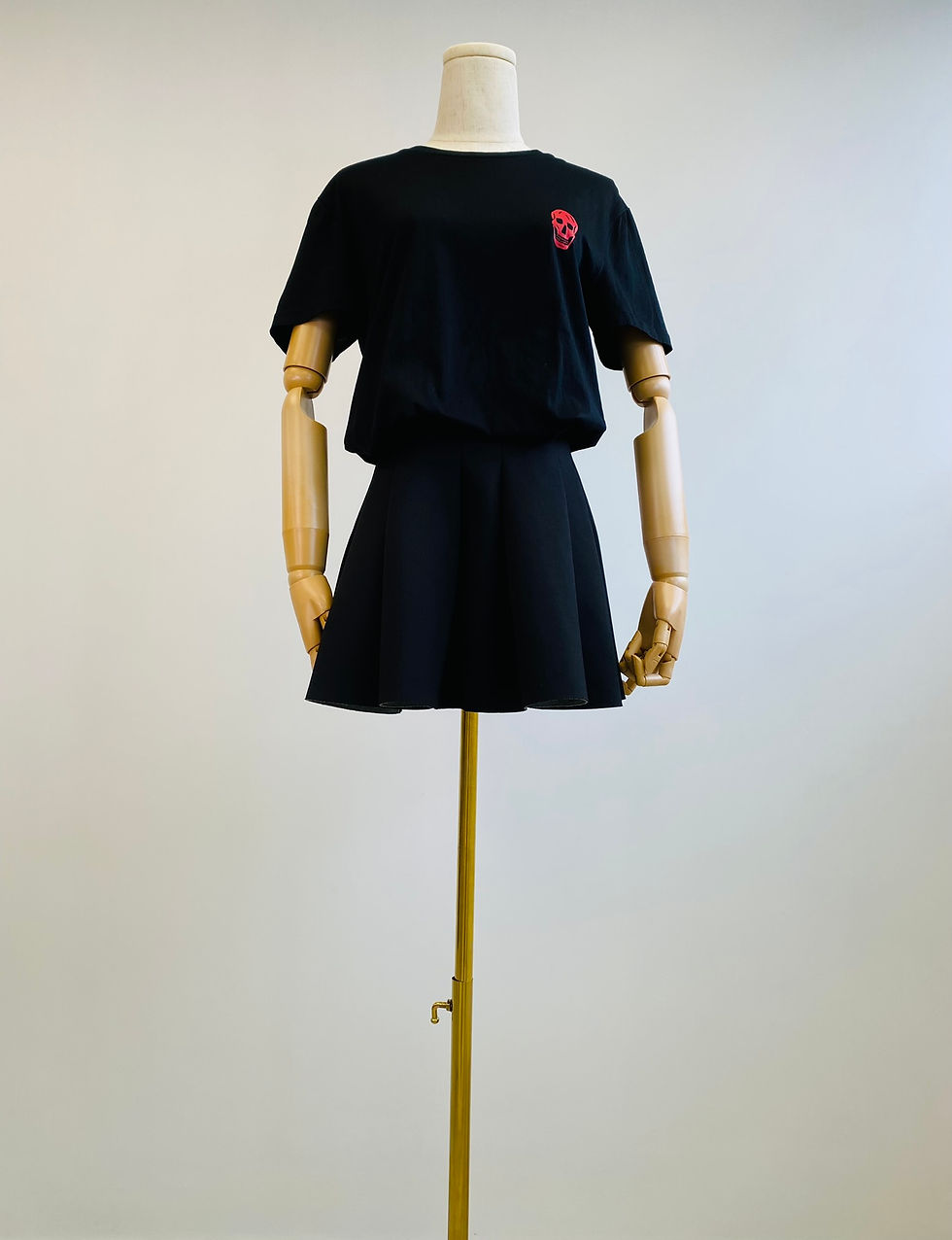 Thumbnail: Alexander McQueen Men's Tee with Small Red Skull