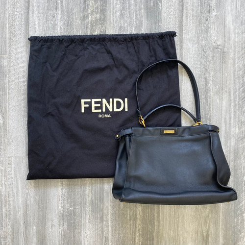 【FENDI】Peekaboo Soft Large ビスコース クロシェバッグ フェンディのタイムレスな名品バッグ「ピーカブー」の新