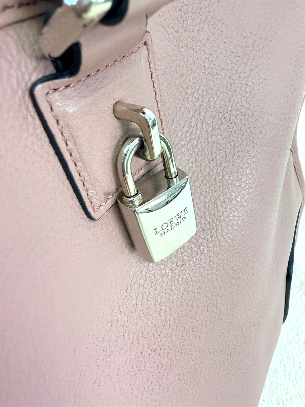Thumbnail: Loewe Medium Pink Amazona Tote Bag