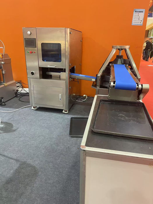 Smart volumetric dough divider in compact bakery setup with blue conveyor belt