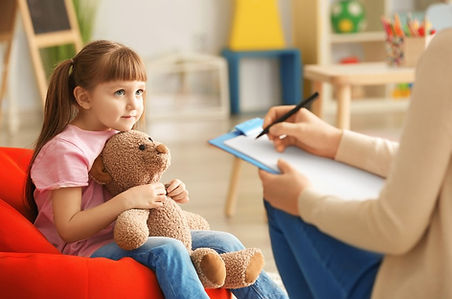 Terapia infantil en Clínica Reinicia para apoyo emocional y conductual de niños en San Pedro Sula