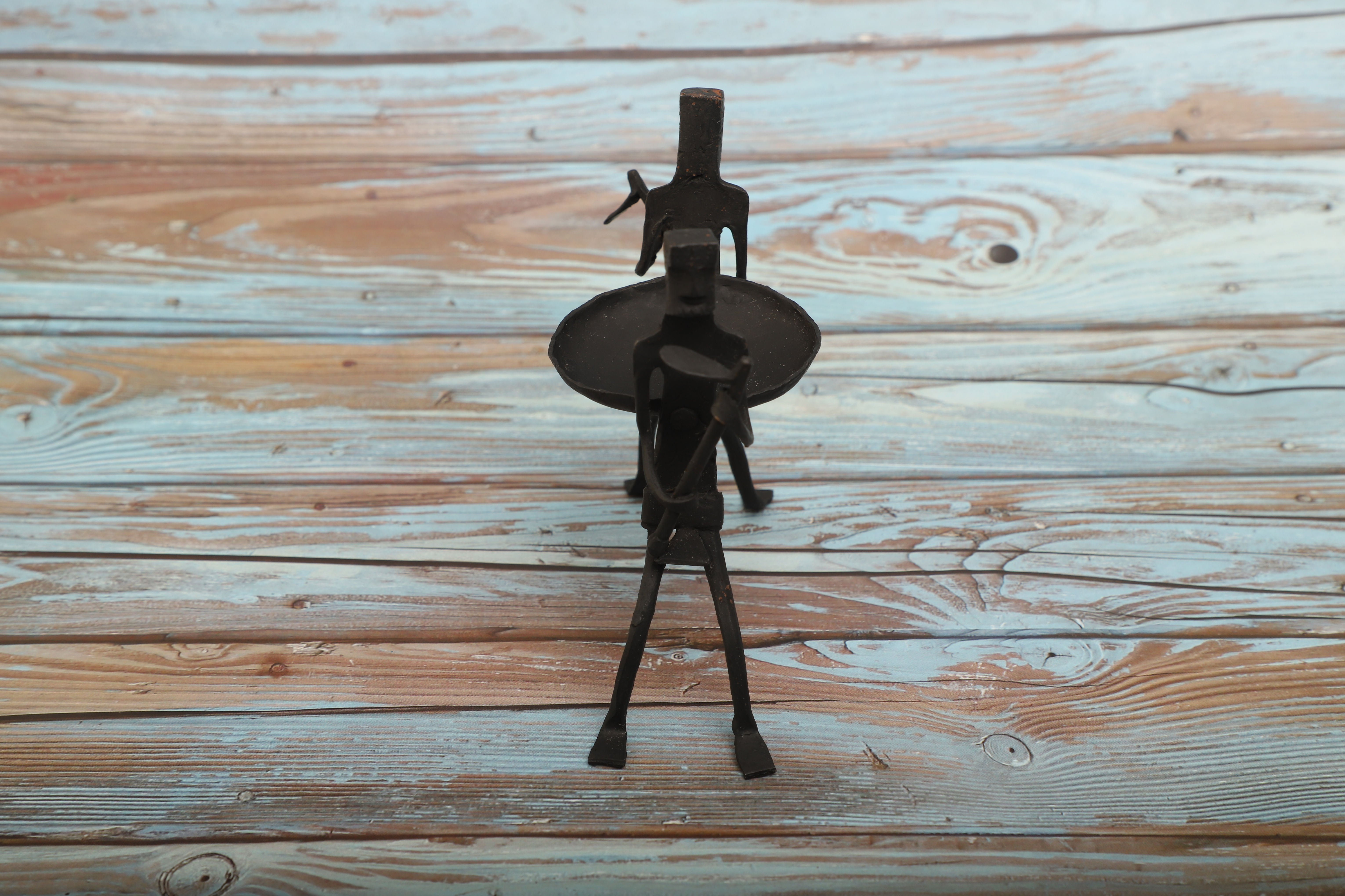 Tribal men pair Tea light holder - Iron, 5"