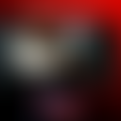 Mulher armada  com o filho no colo ataca igreja evangélica