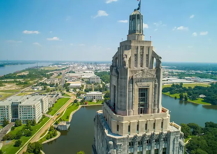 8003130-louisiana-state-capitol-building-in-baton-rouge-2.webp